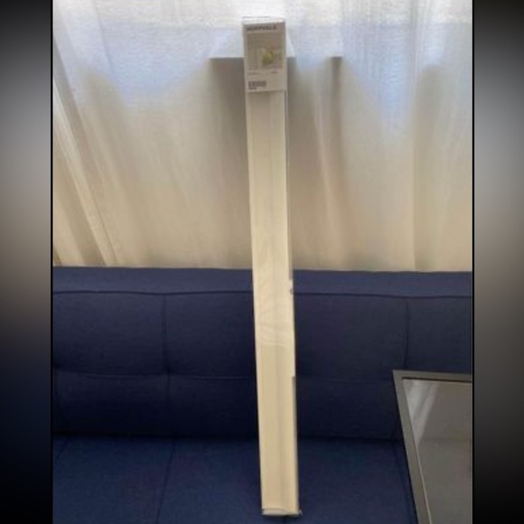 NEW HOPPVALS CORDLESS WHITE PULL DOWN BLINDS WITH ATTACHMENTS SIZE 38x64โ - Picture 2 of 6